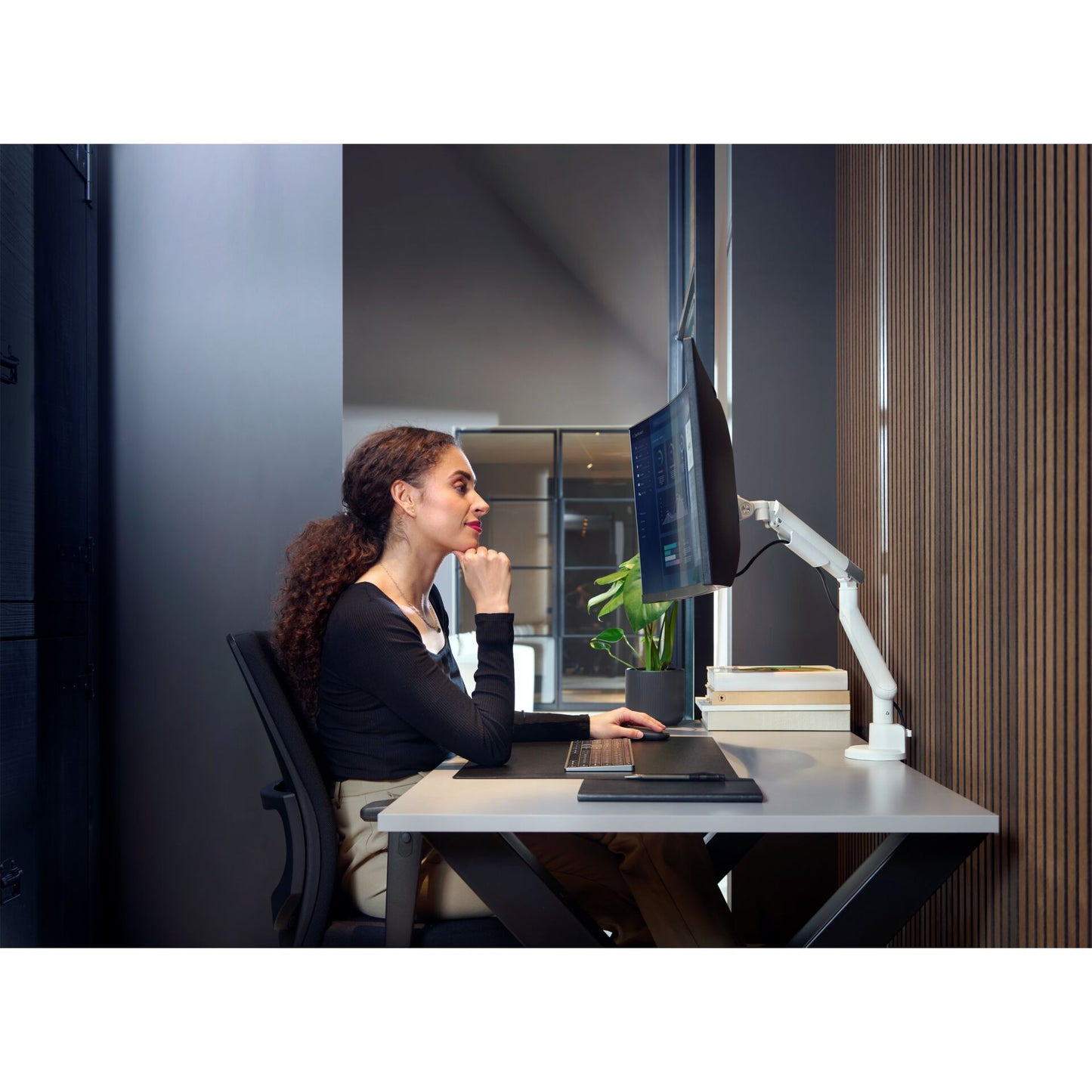 One for All Monitor Halterung Design Single White      DM 7120