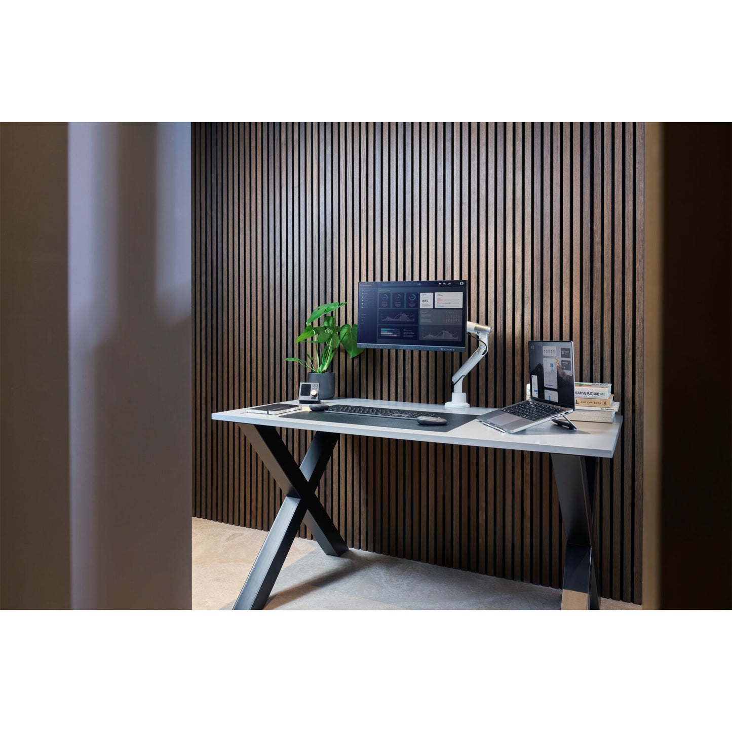 One for All Travel Laptop Stand Aluminium                DM 0050