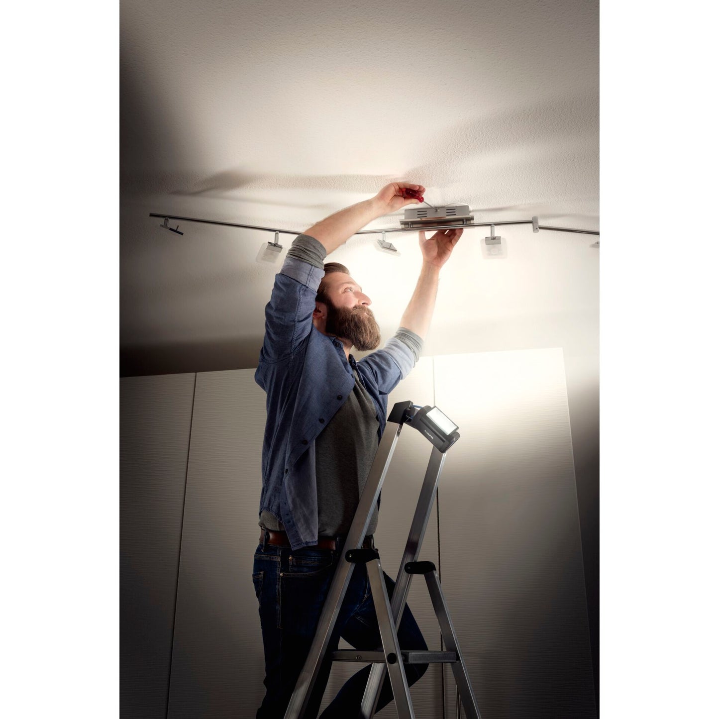 Varta Work Flex Aera Light incl. 3 x AA Batteries