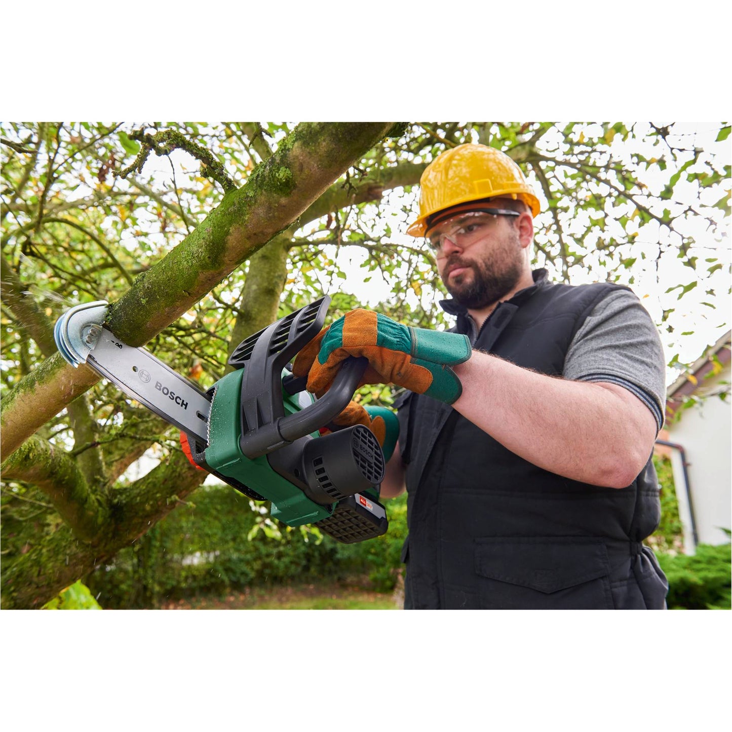 Bosch UniversalChain 18 cordless chainsaw