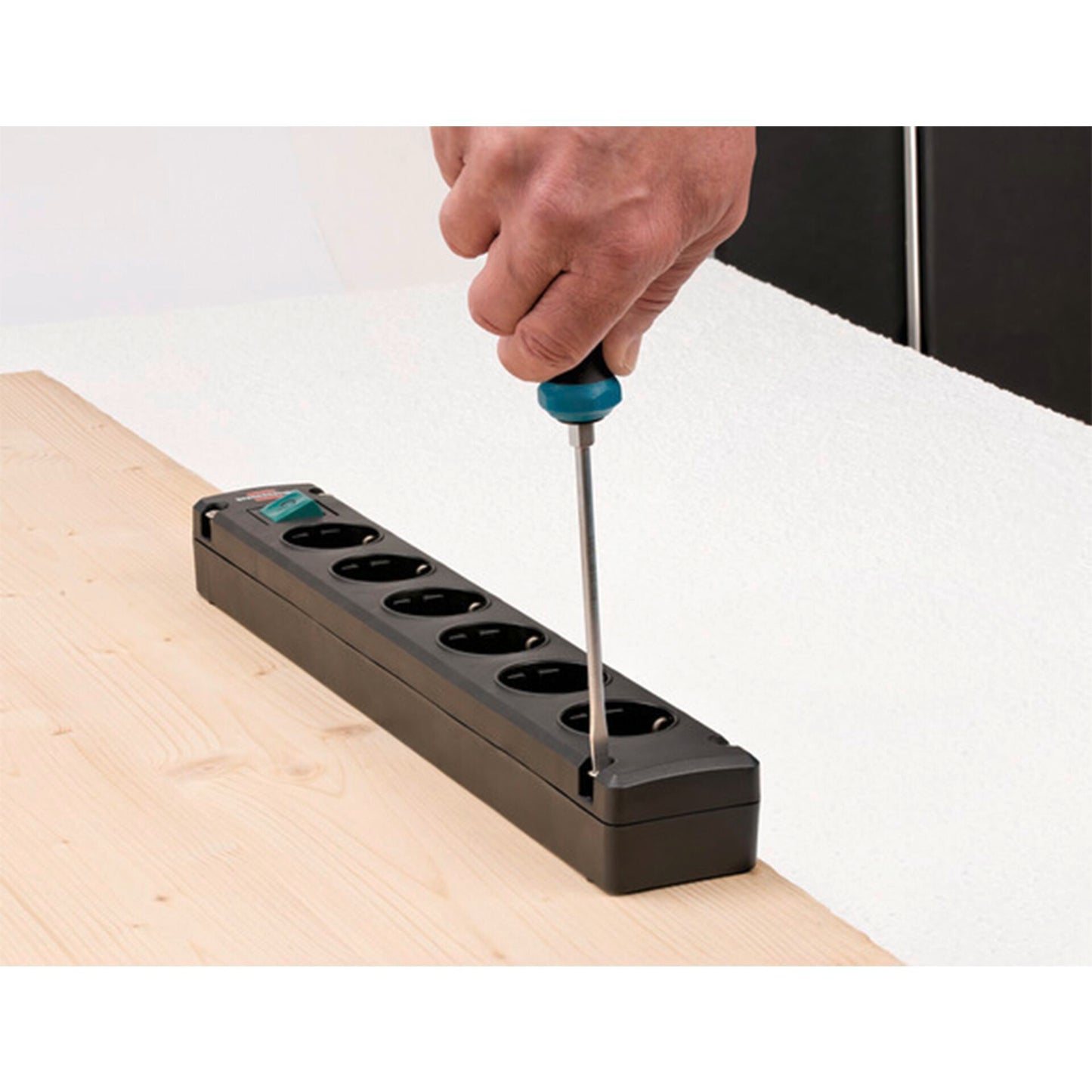 Brennenstuhl Bremounta 6 fold black 3m + switch