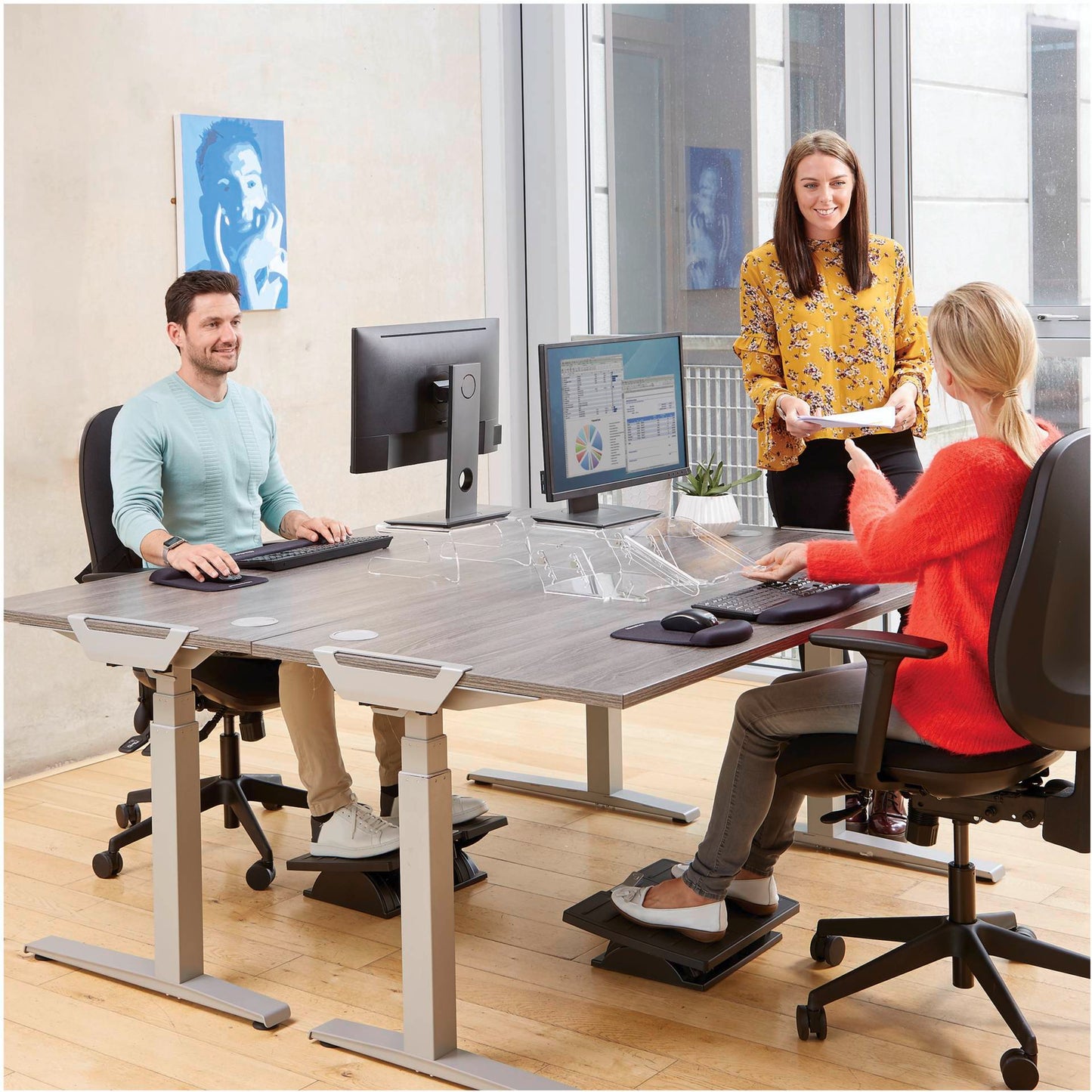 Fellowes Clarity adjustible Monitor lift w. Doc holder
