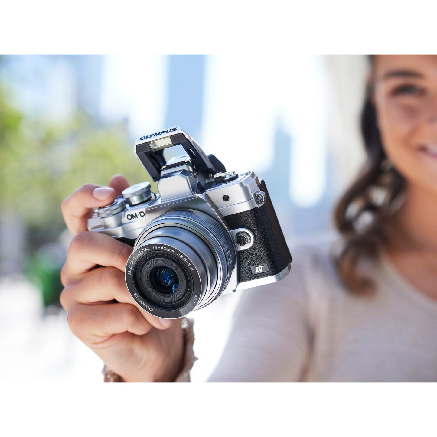 Olympus OM-D E-M10 Mark IV Kit + 14-42 Pancake Zoom silver
