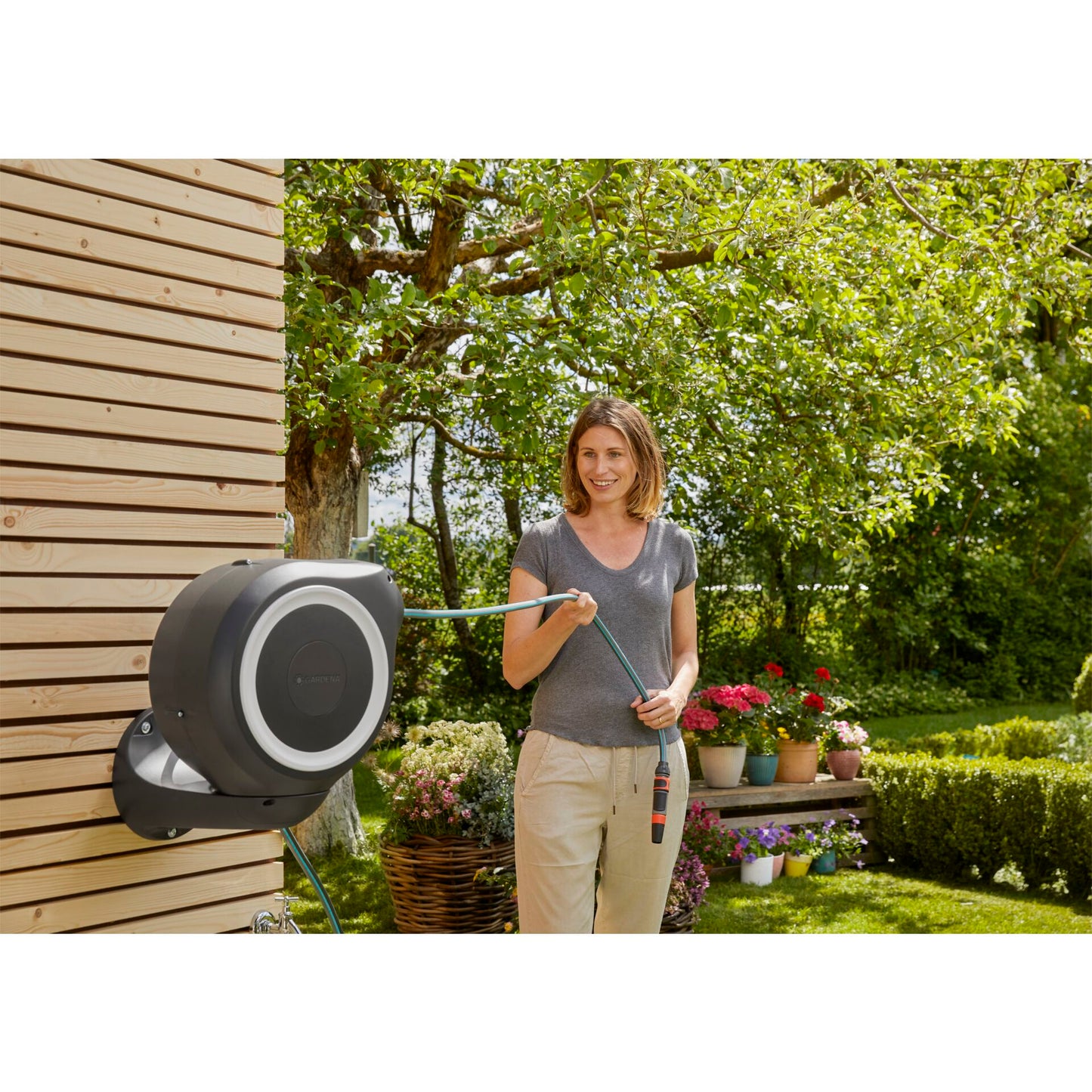 Gardena Wall-mounted Hose Box RollUp M (white) 20 m
