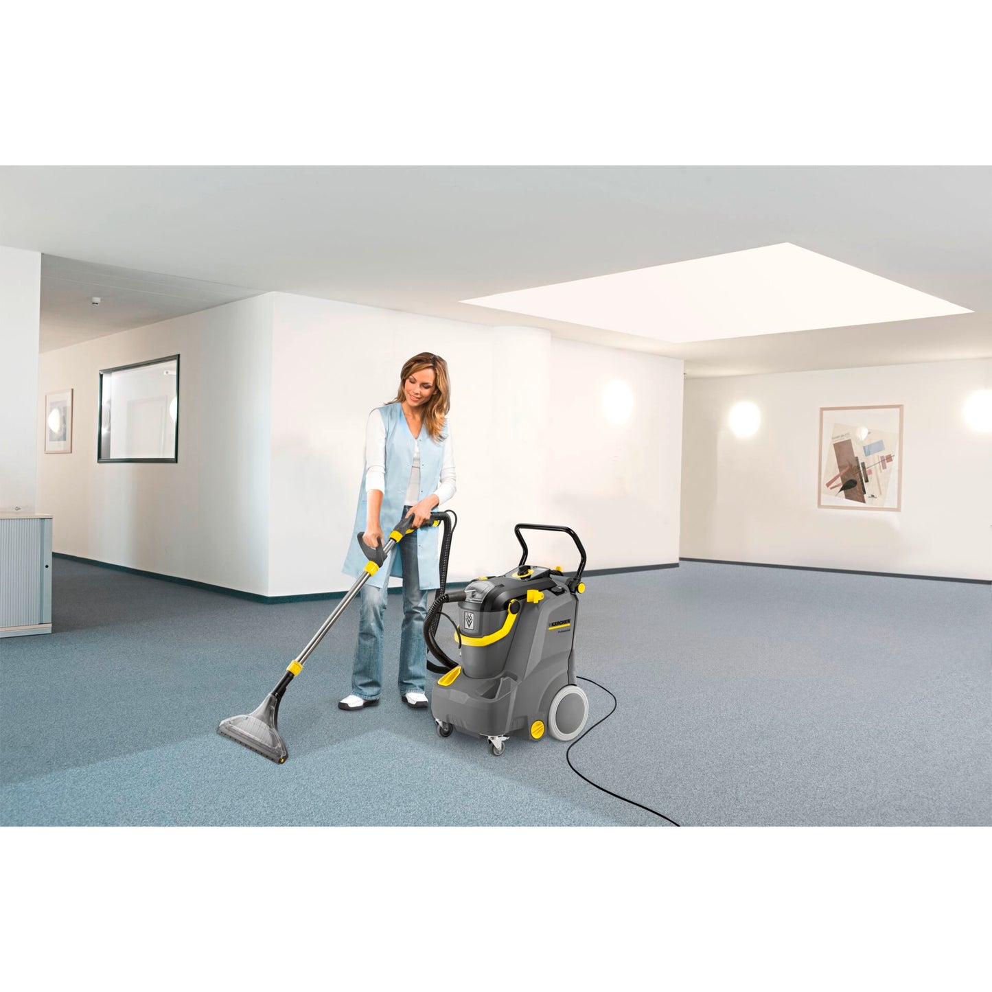 Kärcher Puzzi 30/4 Spray Extraction Cleaner