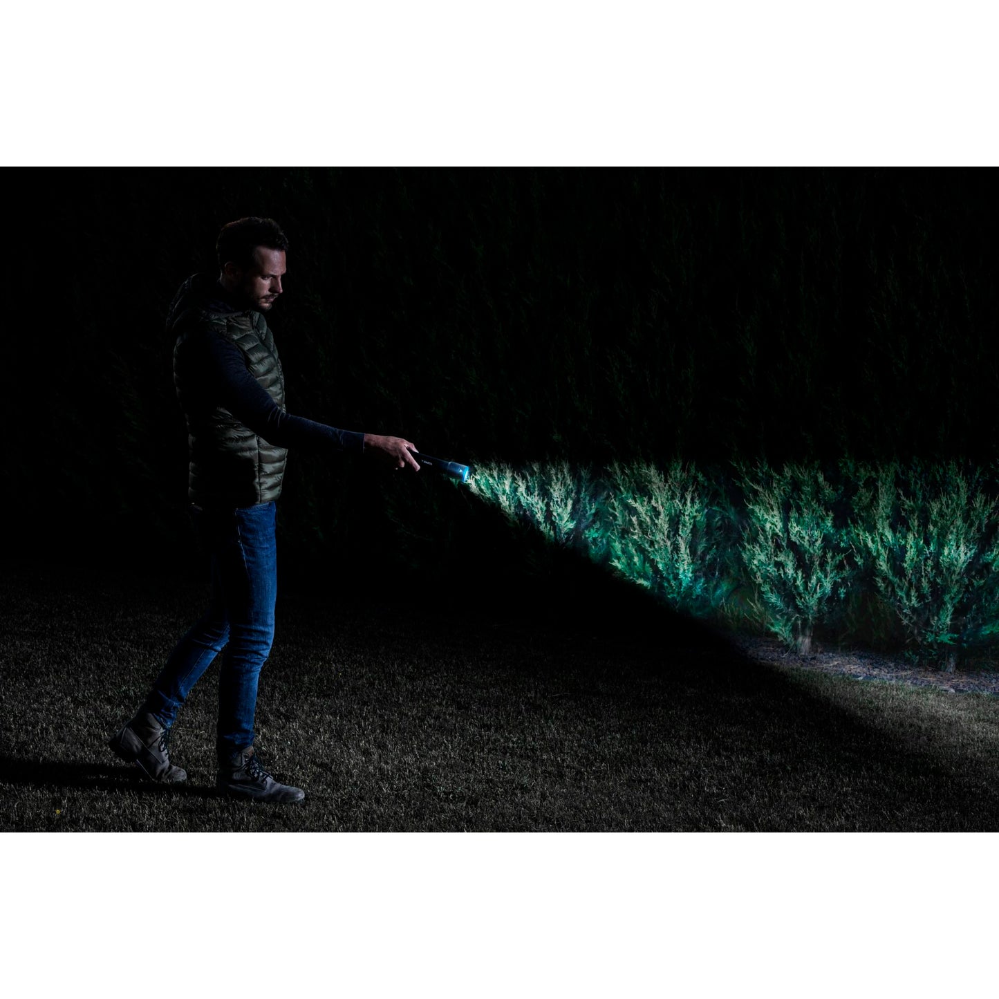 Varta Night Cutter F40 with 6xAA Batteries 18902101121