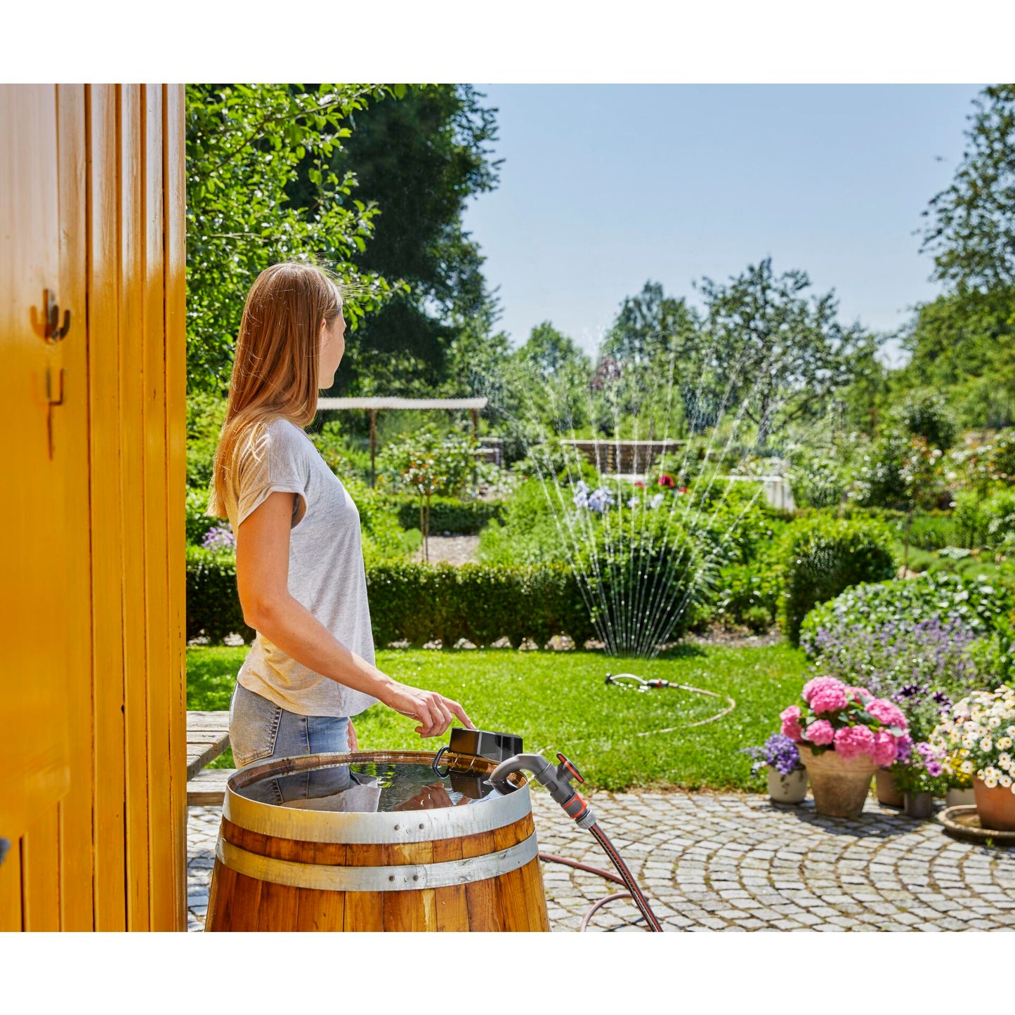 Gardena 2000/2 18V P4A Battery Rainwater Tank Pump