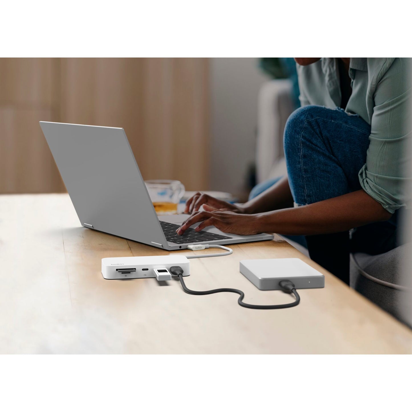 Belkin CONNECT USB-C 6-in-1 Multiport-Hub+ Holder INC011btWH