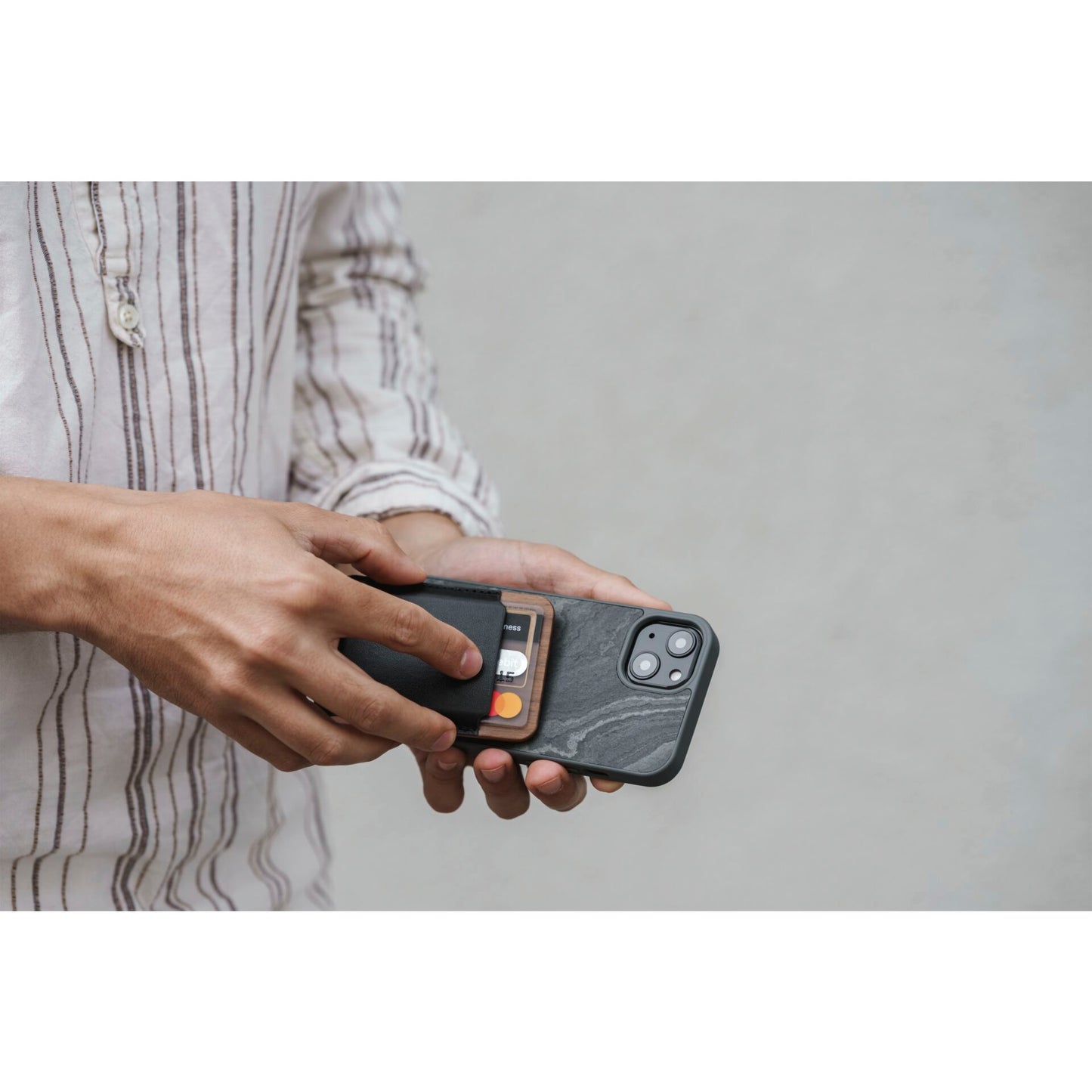 Woodcessories Bumper Case MagSafe Camo Gray iPhone 14 Plus