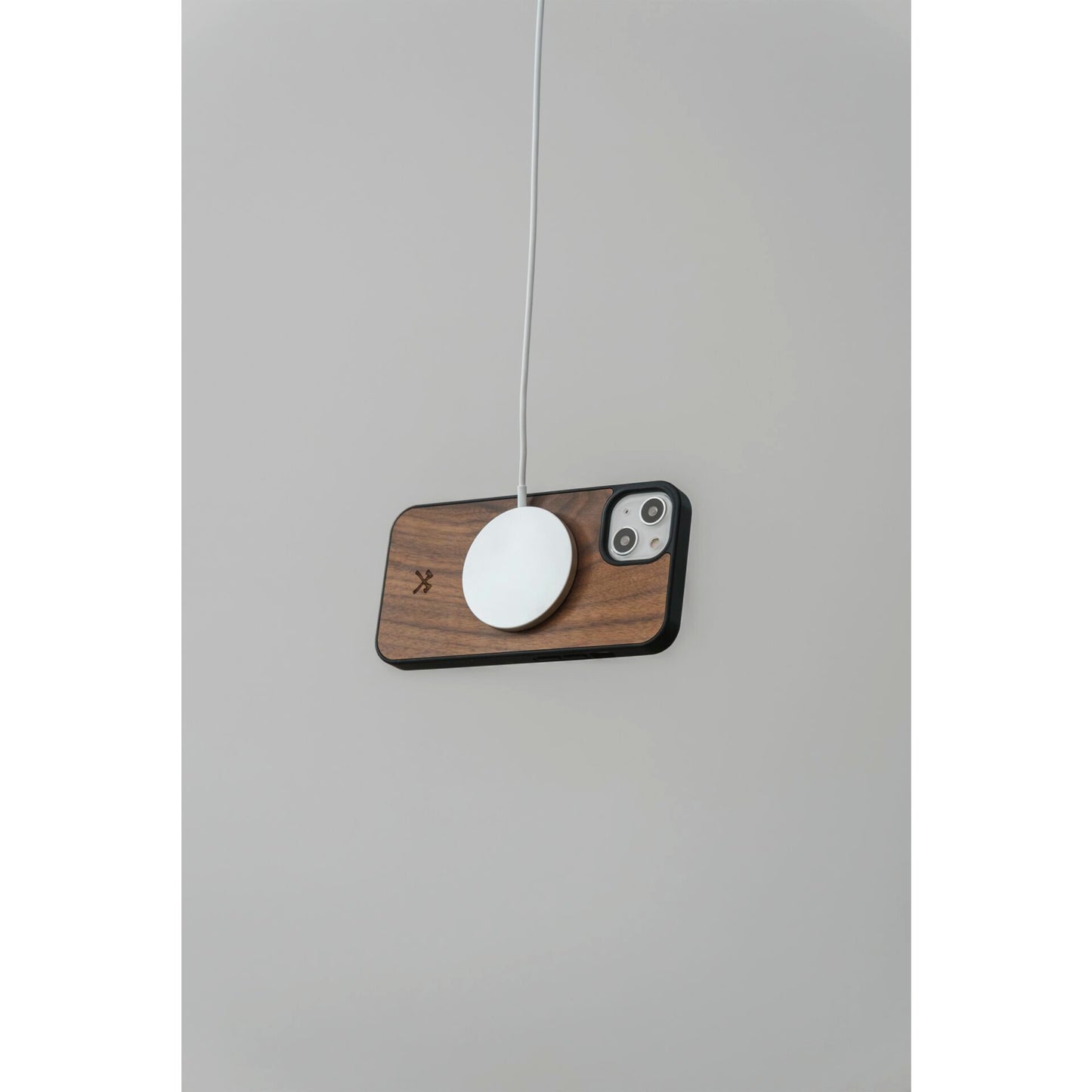 Woodcessories Bumper Case MagSafe Walnut iPhone 14 Plus