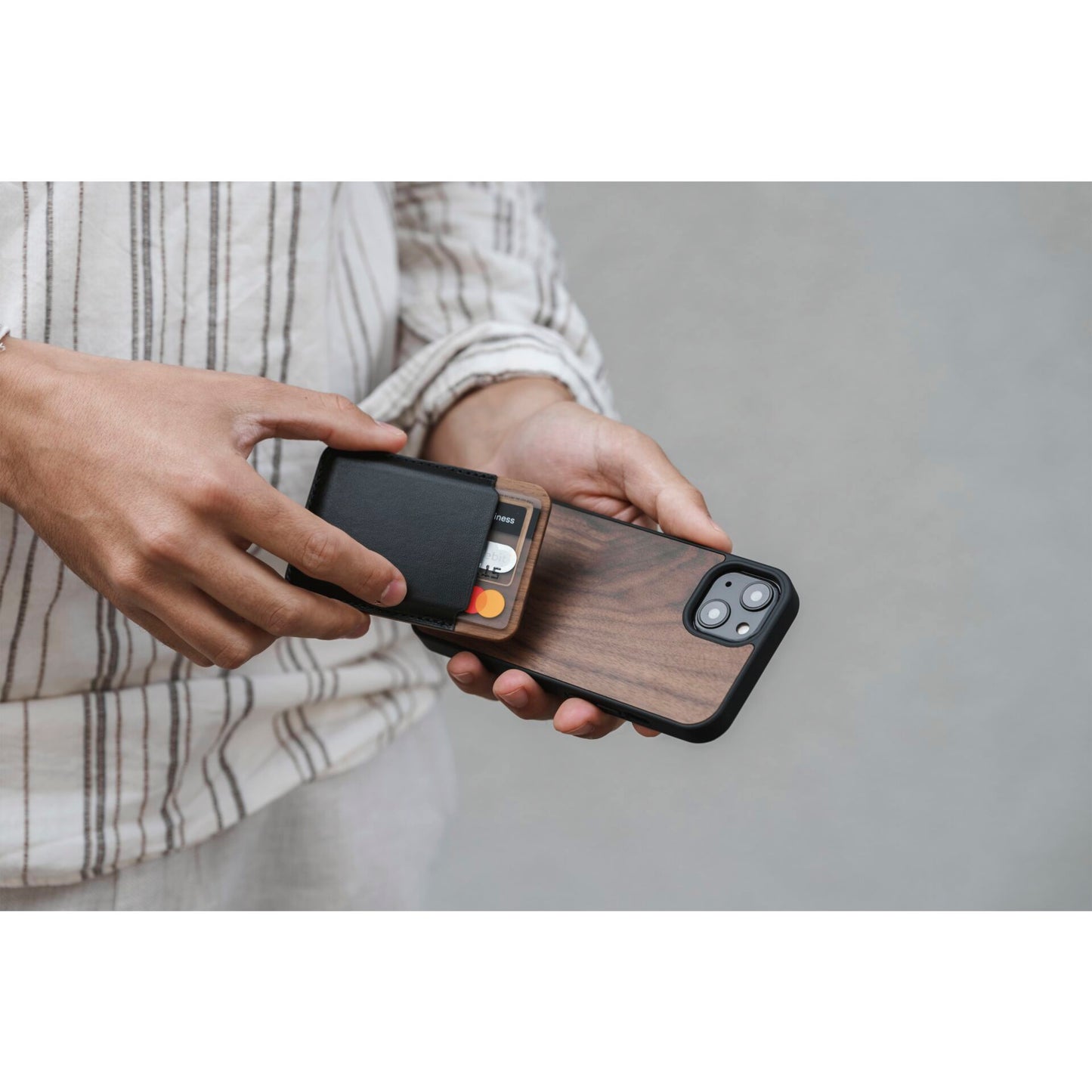 Woodcessories Bumper Case MagSafe Walnut iPhone 14 Plus