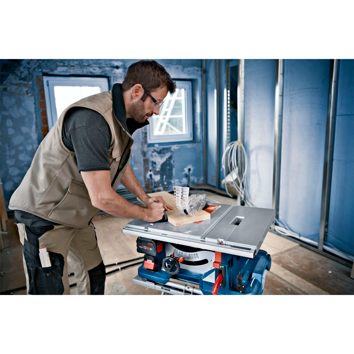 Bosch GTS 18V-216 incl. GTA 560 Cordless Table Saw