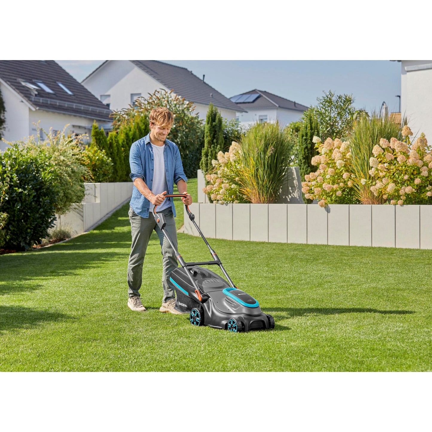 Gardena Cordless Mower PowerMax 37/36V P4A Ready-To-Use Set