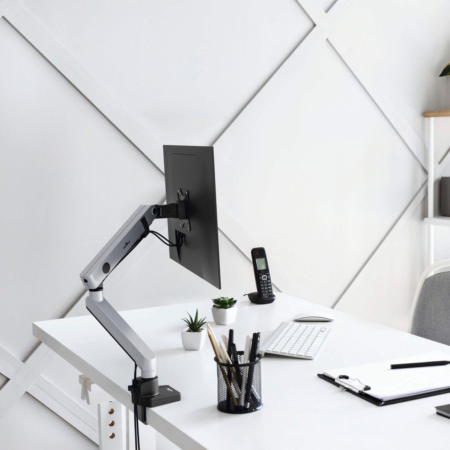 Durable Monitor Mount Select PLUS Arm for 1 Monitor TB 509623