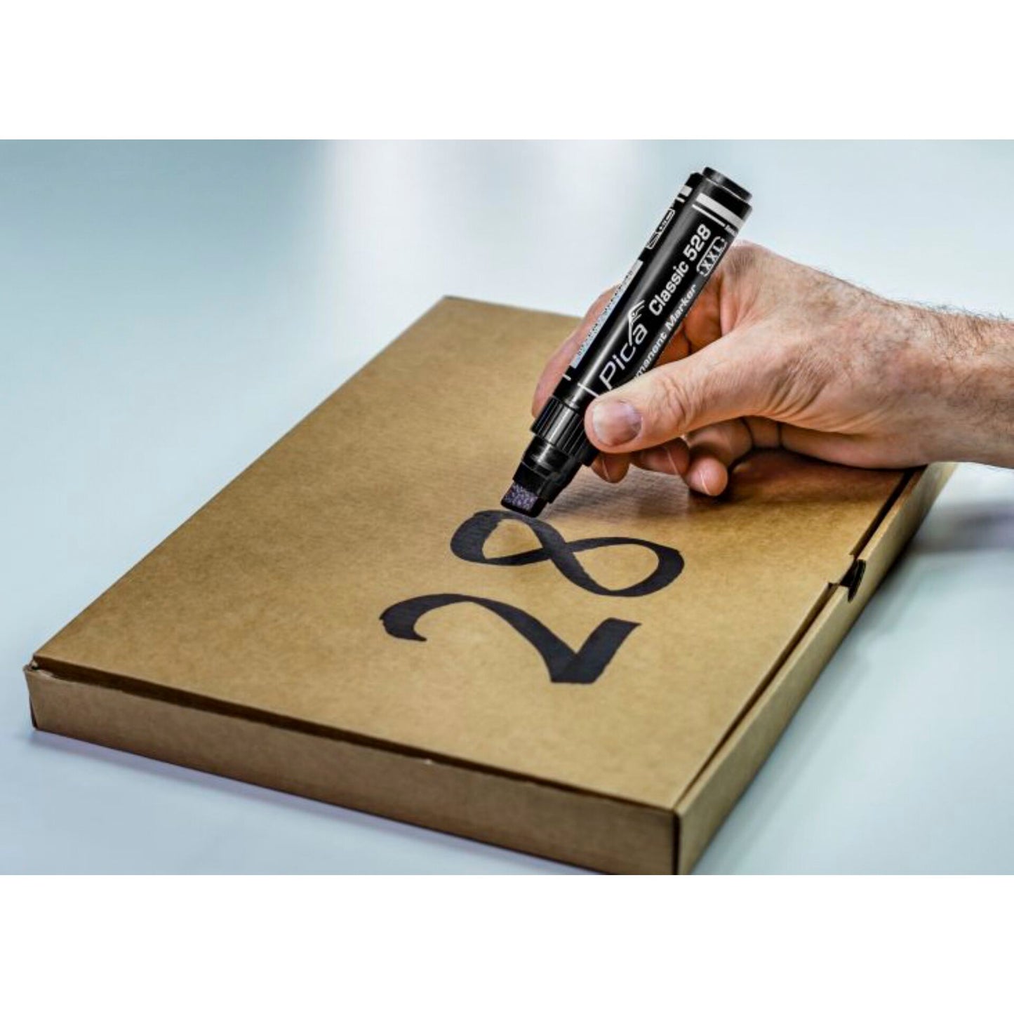 Pica Permanentmarker 4-12mm, Wedge Tip, black Retail Pack.