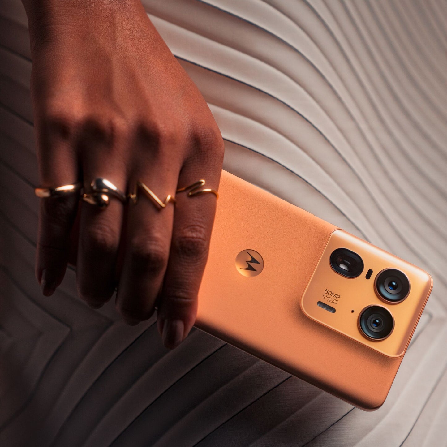 Motorola Edge50 Ultra Pantone Peach Fuzz