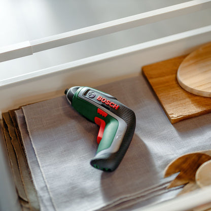 Bosch IXO 7 + 32tlg. Bit-Set Karton