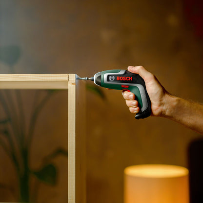 Bosch IXO 7 + 32tlg. Bit-Set Karton