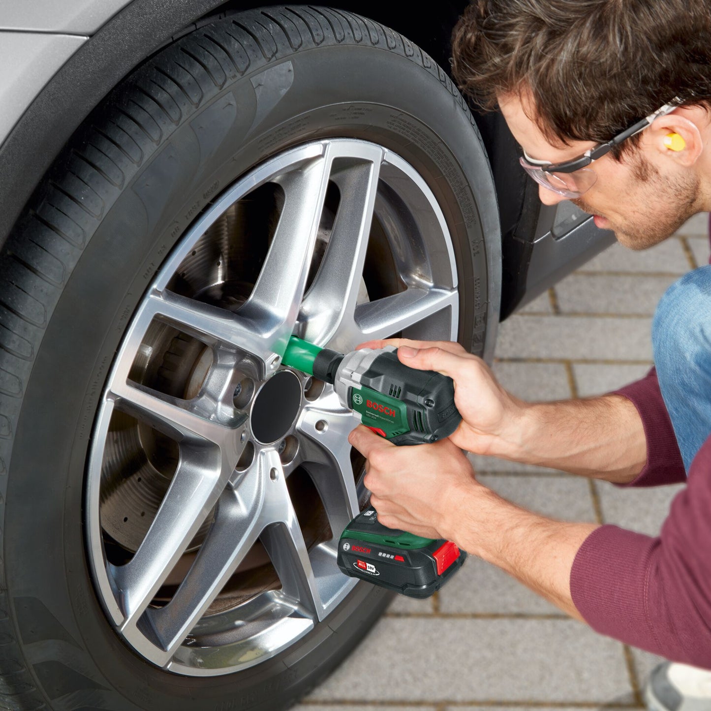 Bosch UniversalImpactDrive 18V- 350