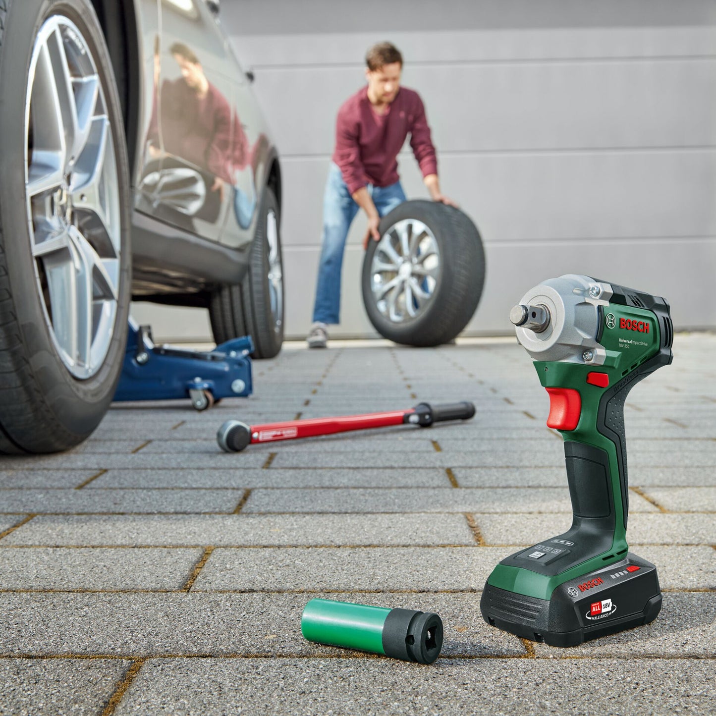 Bosch UniversalImpactDrive 18V- 350