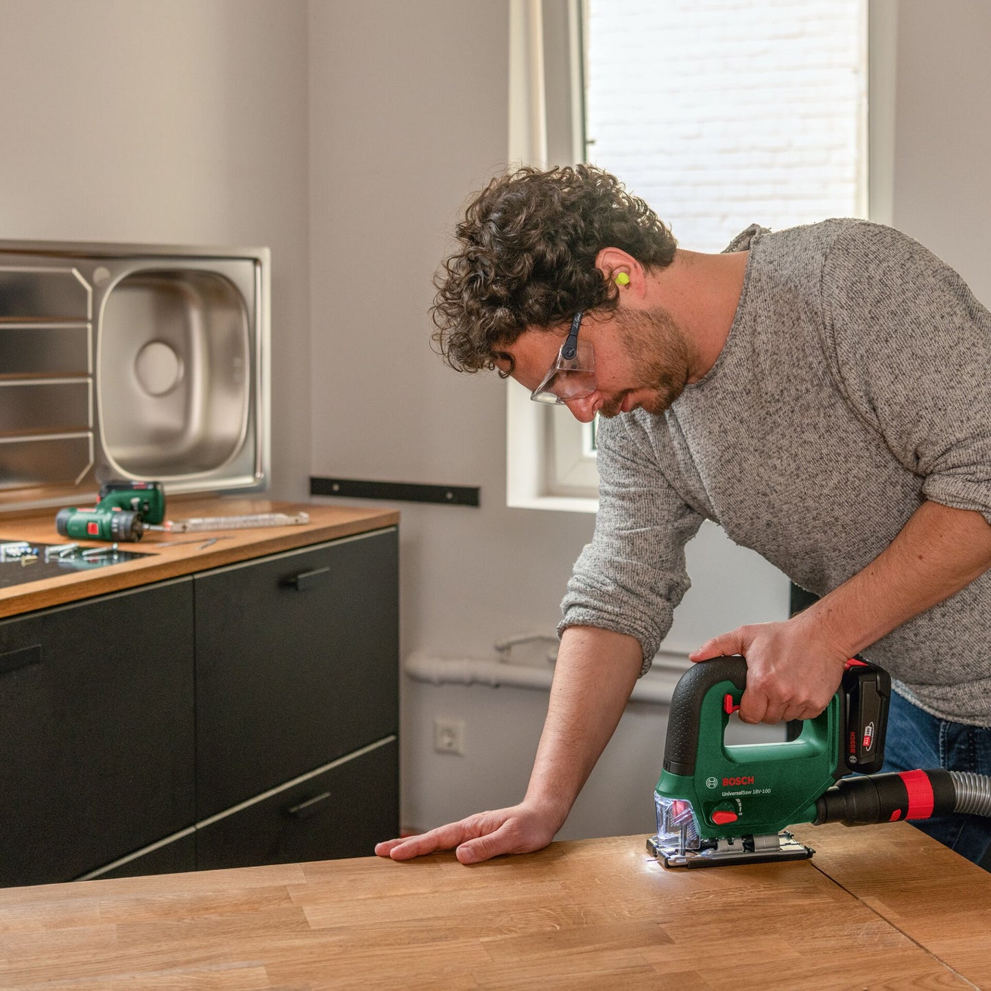 Bosch UniversalSaw 18V Baretool