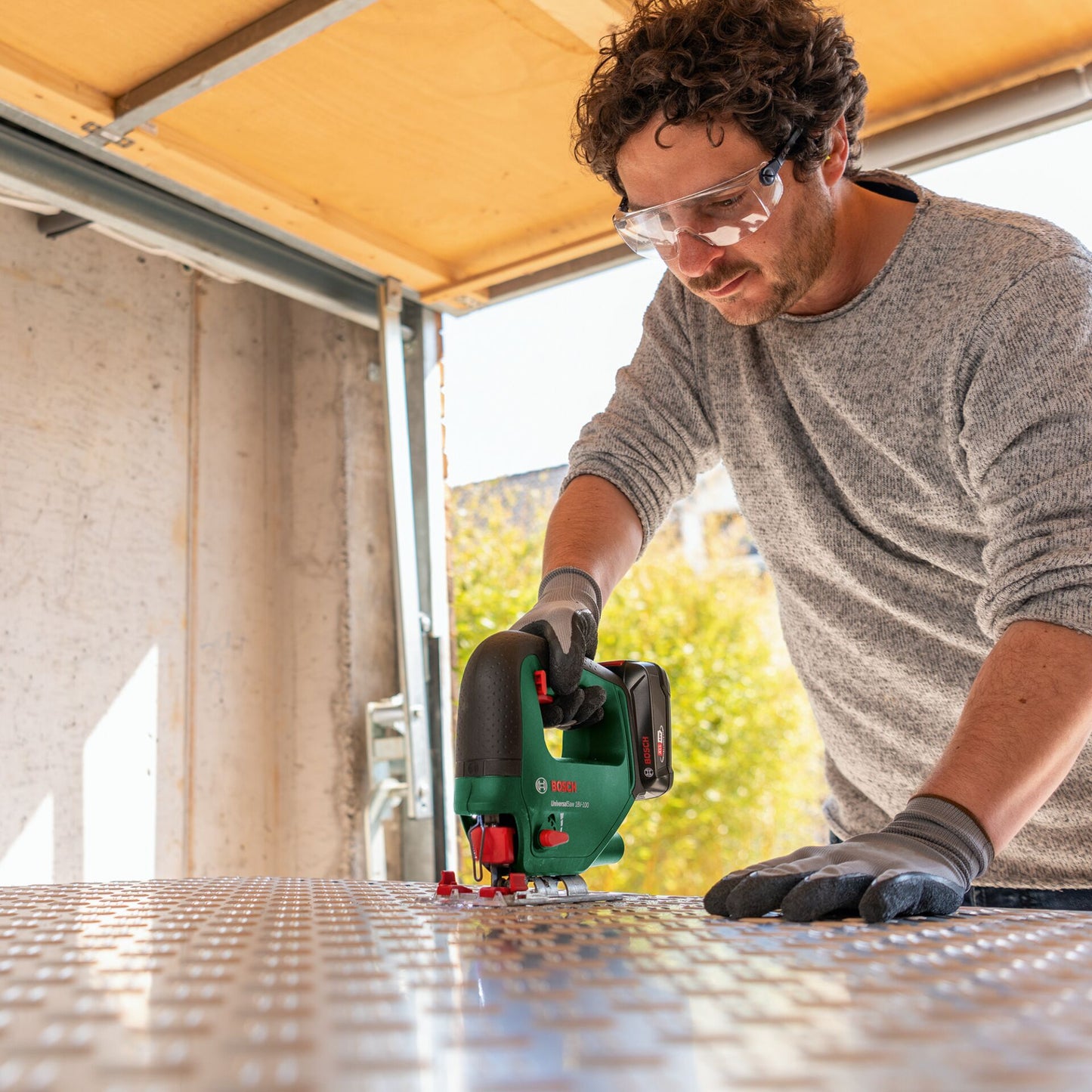 Bosch UniversalSaw 18V Baretool