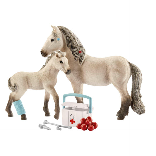 Schleich Horse Club        42430 Hannahs First Aid Kit