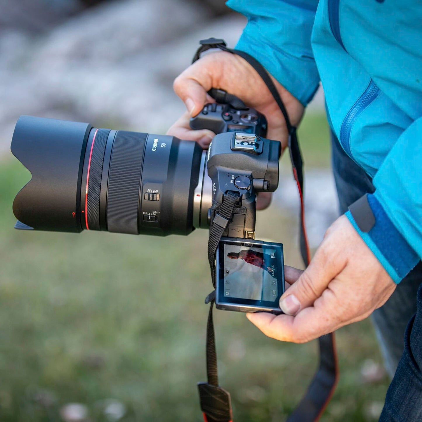 Canon ES-83 Lens Hood
