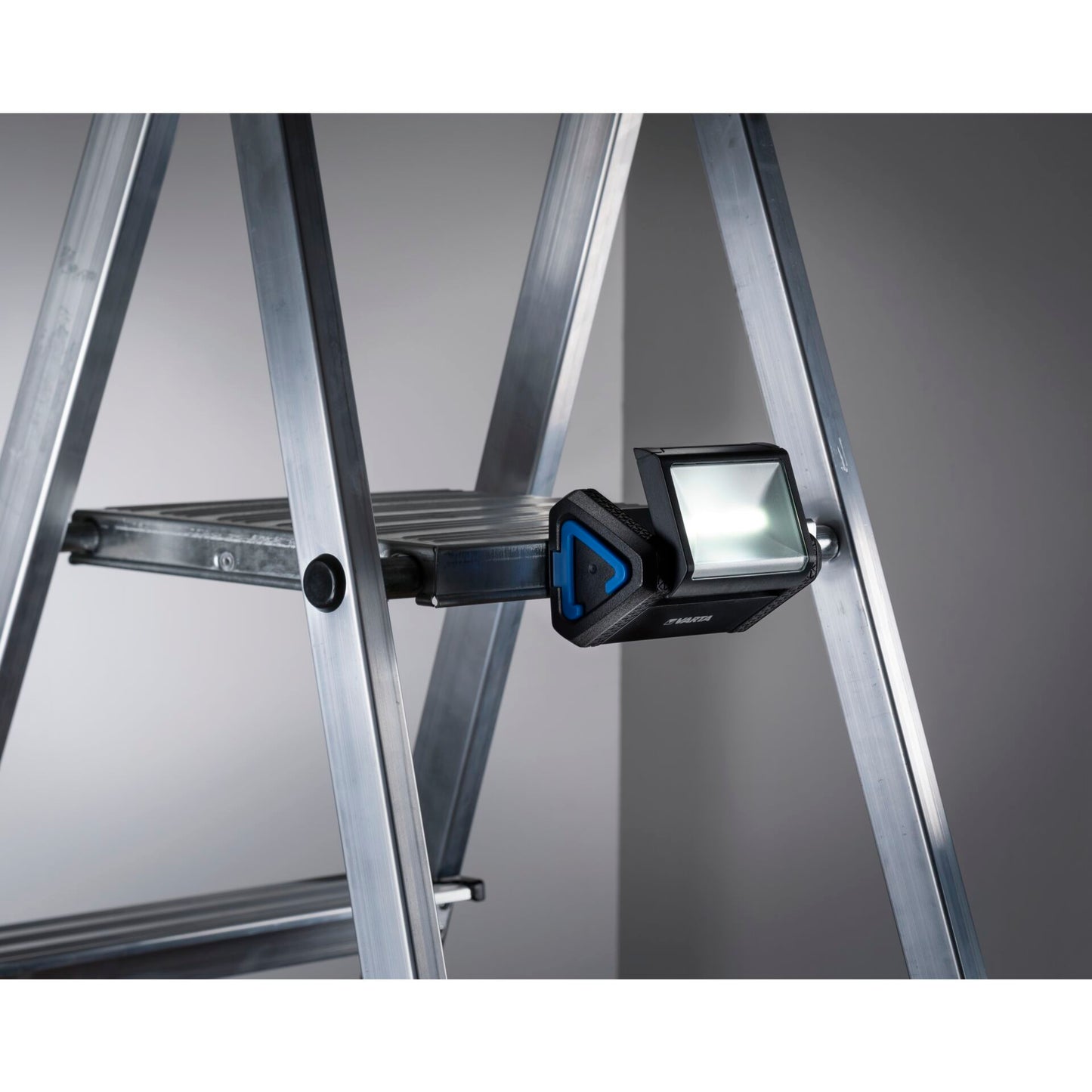Varta Work Flex Aera Light incl. 3 x AA Batteries