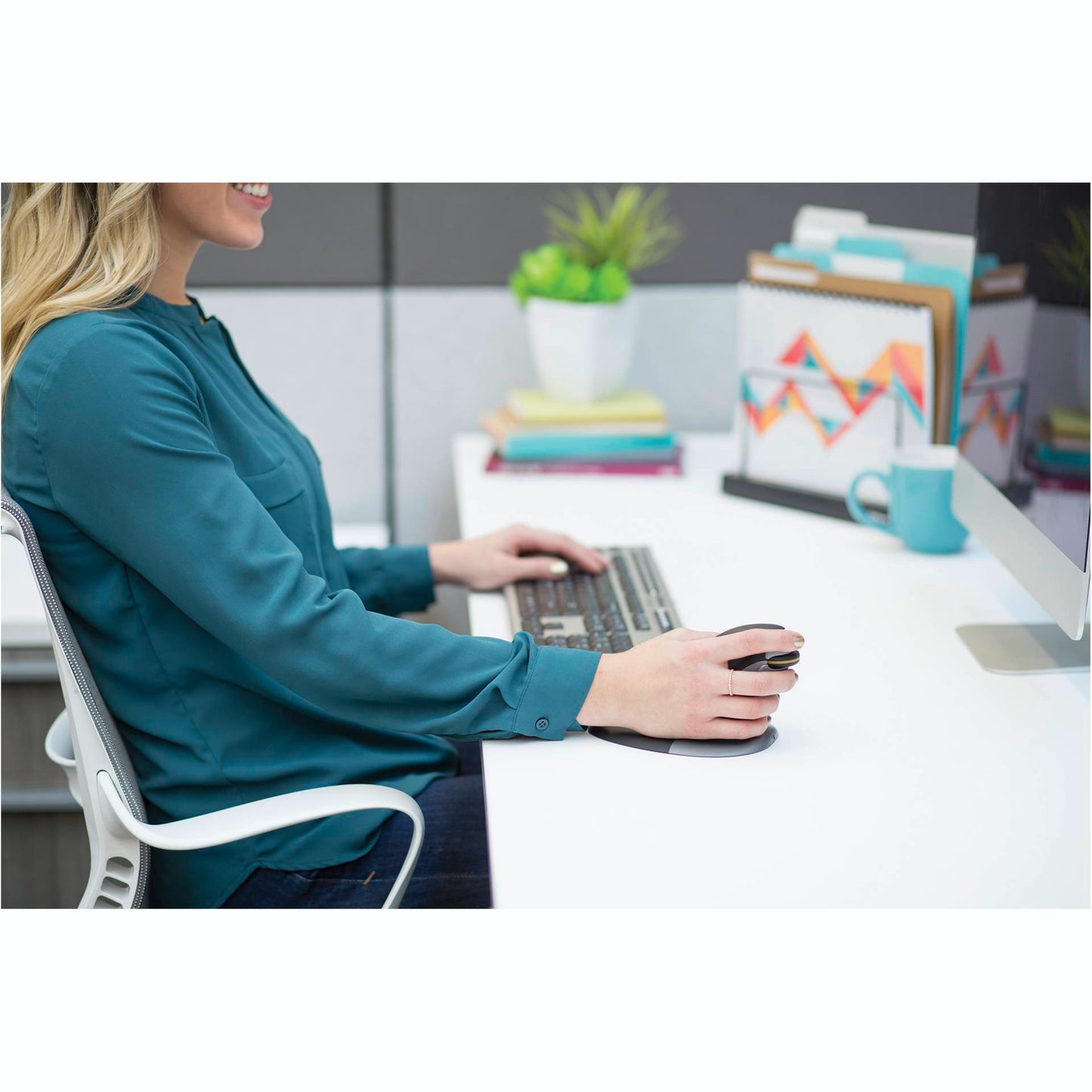 Fellowes Penguin Ambidextrous Vertical Mouse - Medium Wireless