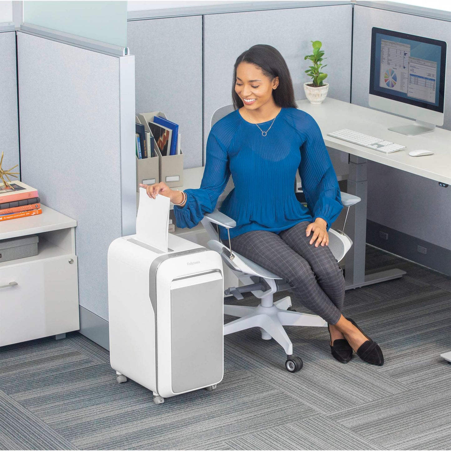 Fellowes Powershred LX 221 white (Micro Cut)