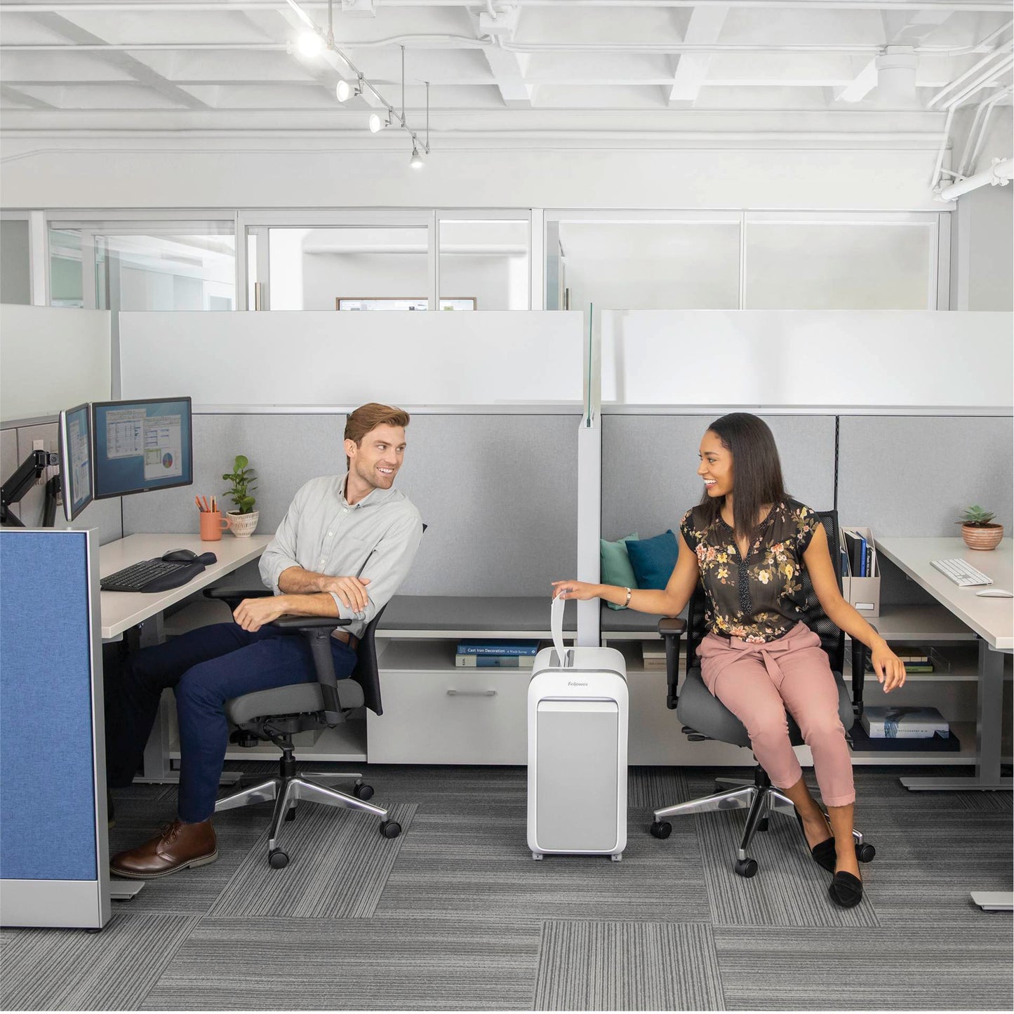 Fellowes Powershred LX 221 white (Micro Cut)