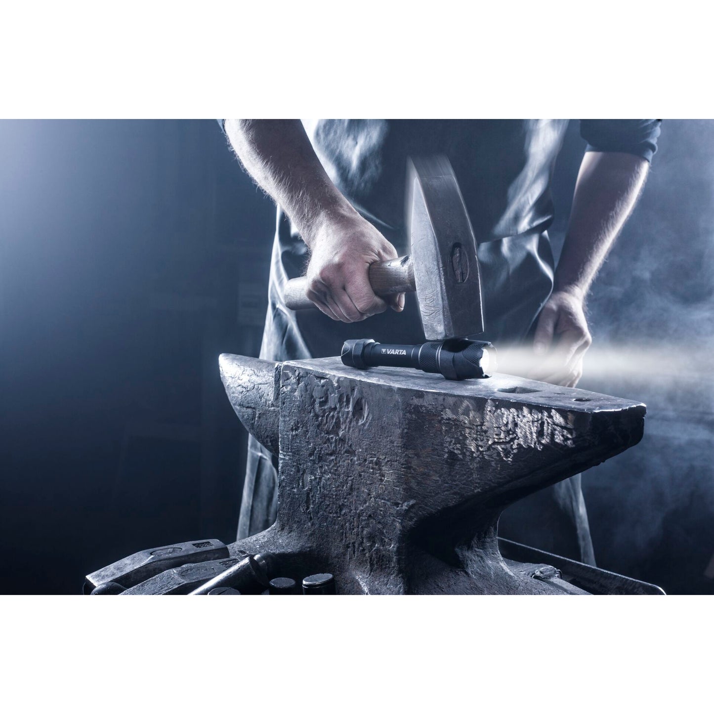 Varta Indestructible F20 Pro 6 Watt LED Aluminum 350 Lumen