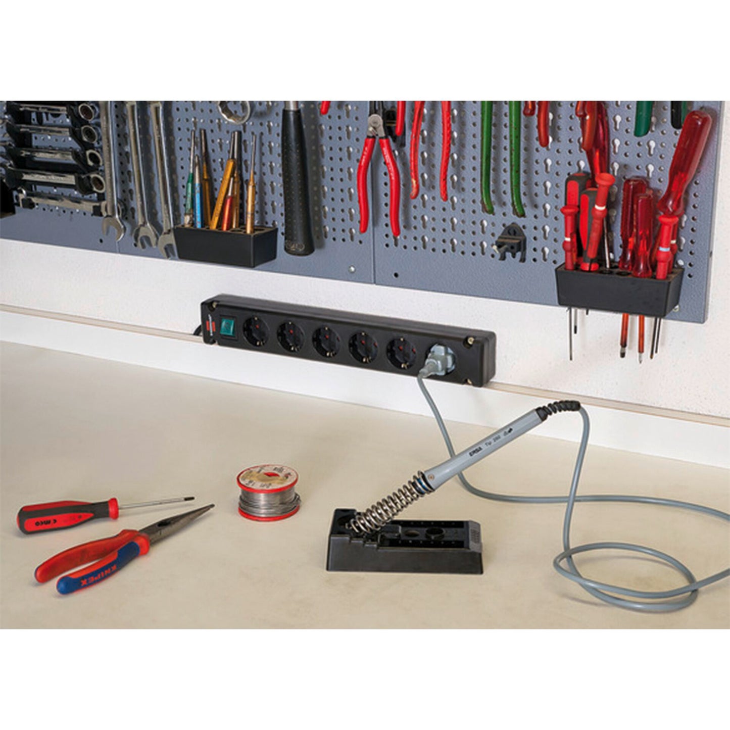 Brennenstuhl Bremounta 6 fold black 3m + switch