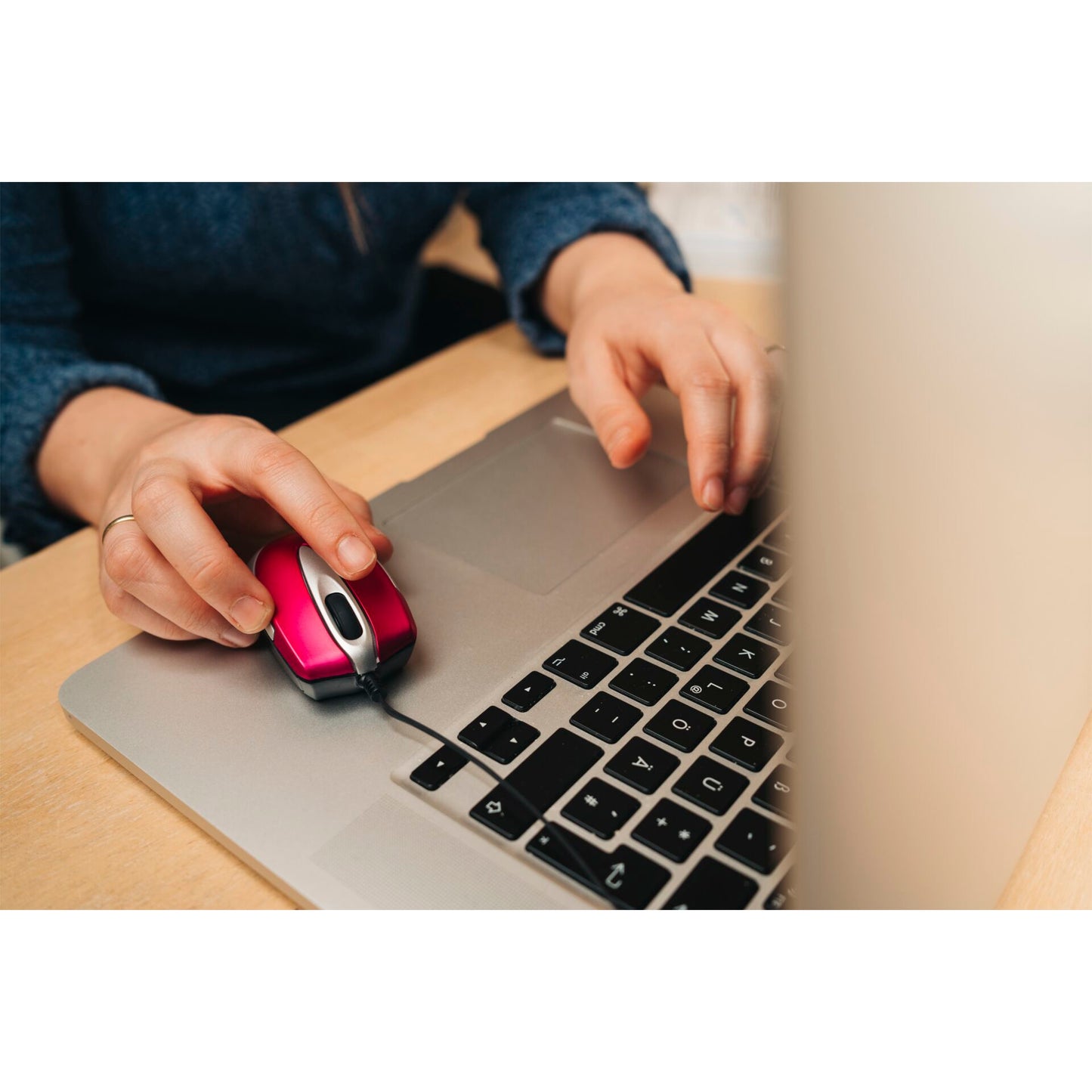 Verbatim Go Mini Optical Travel Mouse Hot Pink      49021