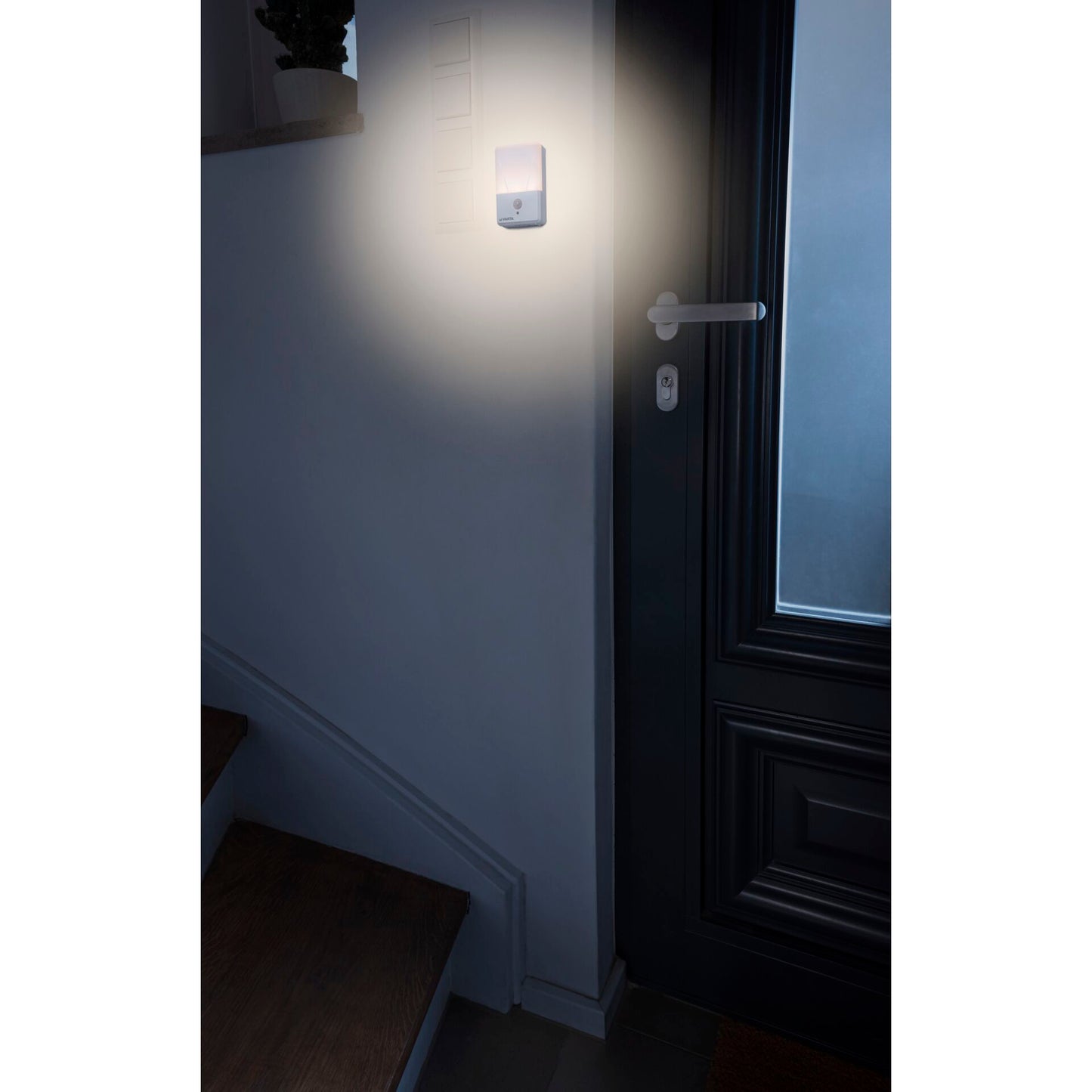Varta Motion Sensor Night Light with 3AAA Batteries 16624101421
