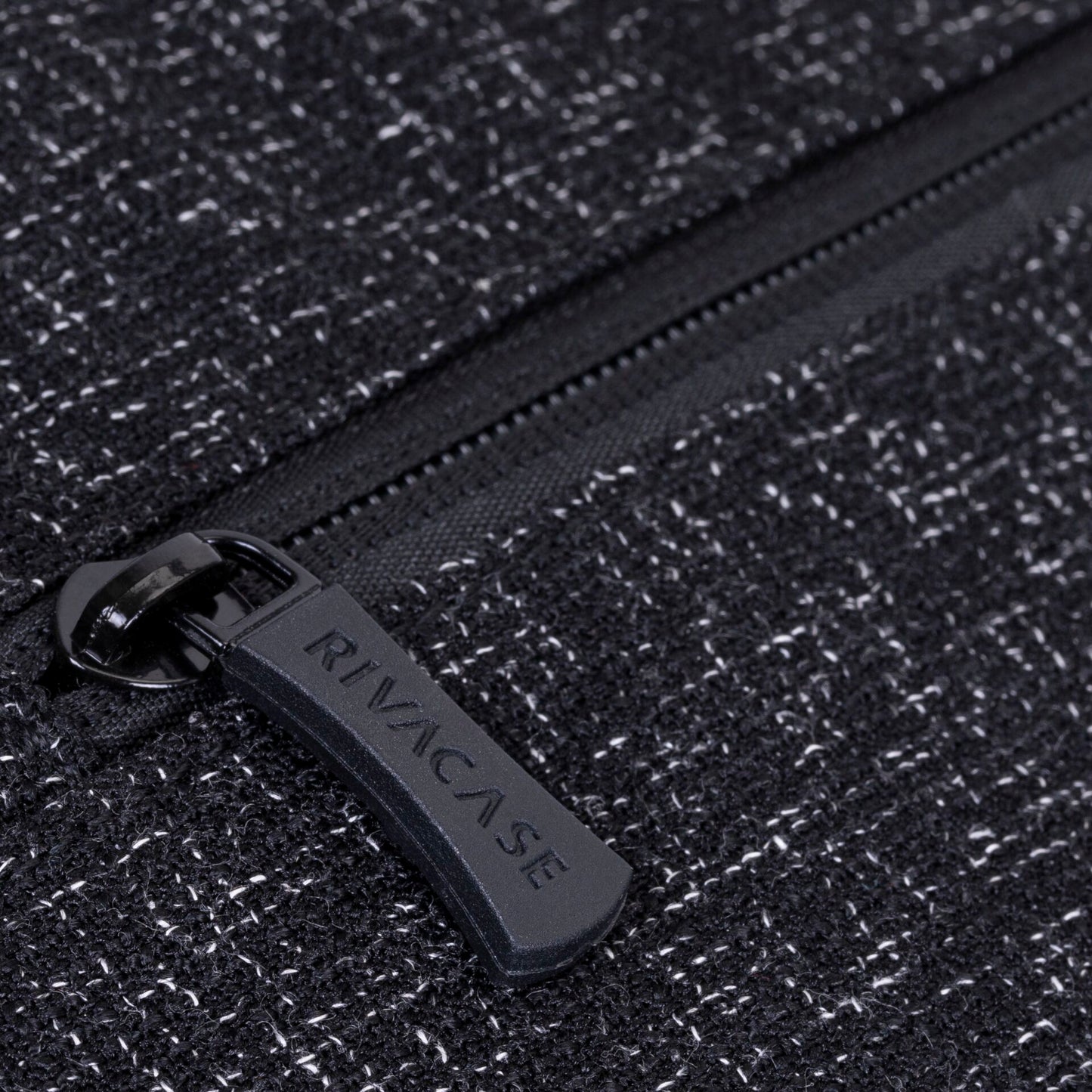 Rivacase 7915 Laptop Sleeve 15,6  with Handles black