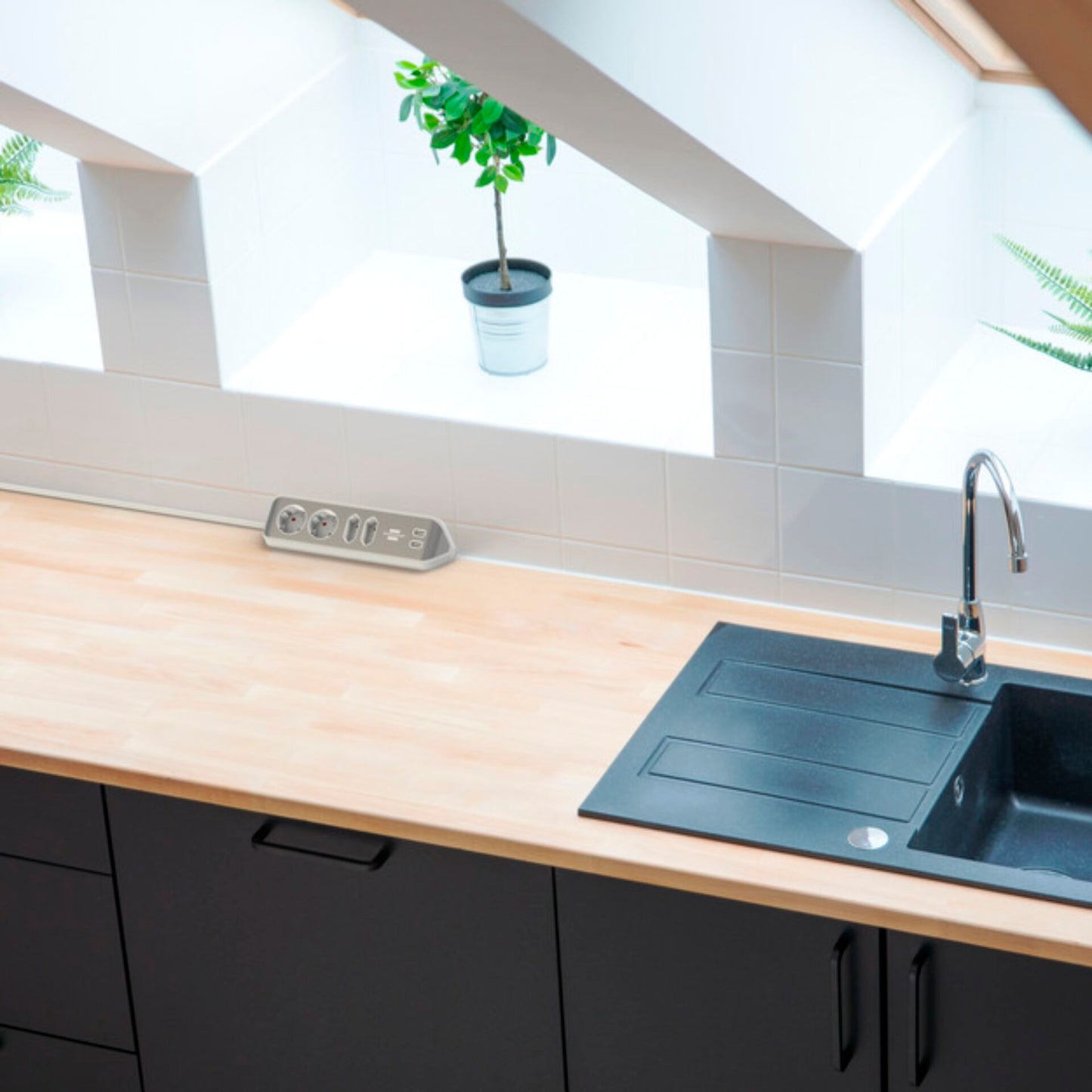 Brennenstuhl estilo Corner 4-way Extension Lead silver/white