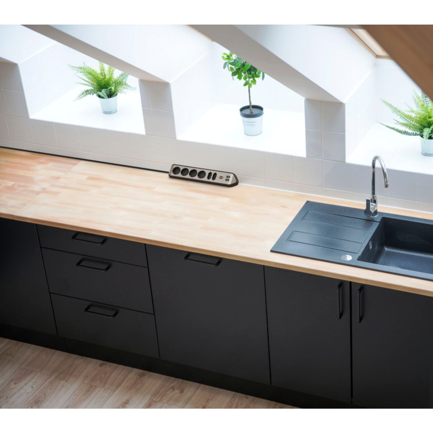 Brennenstuhl estilo Corner 6-way Extension Lead  black