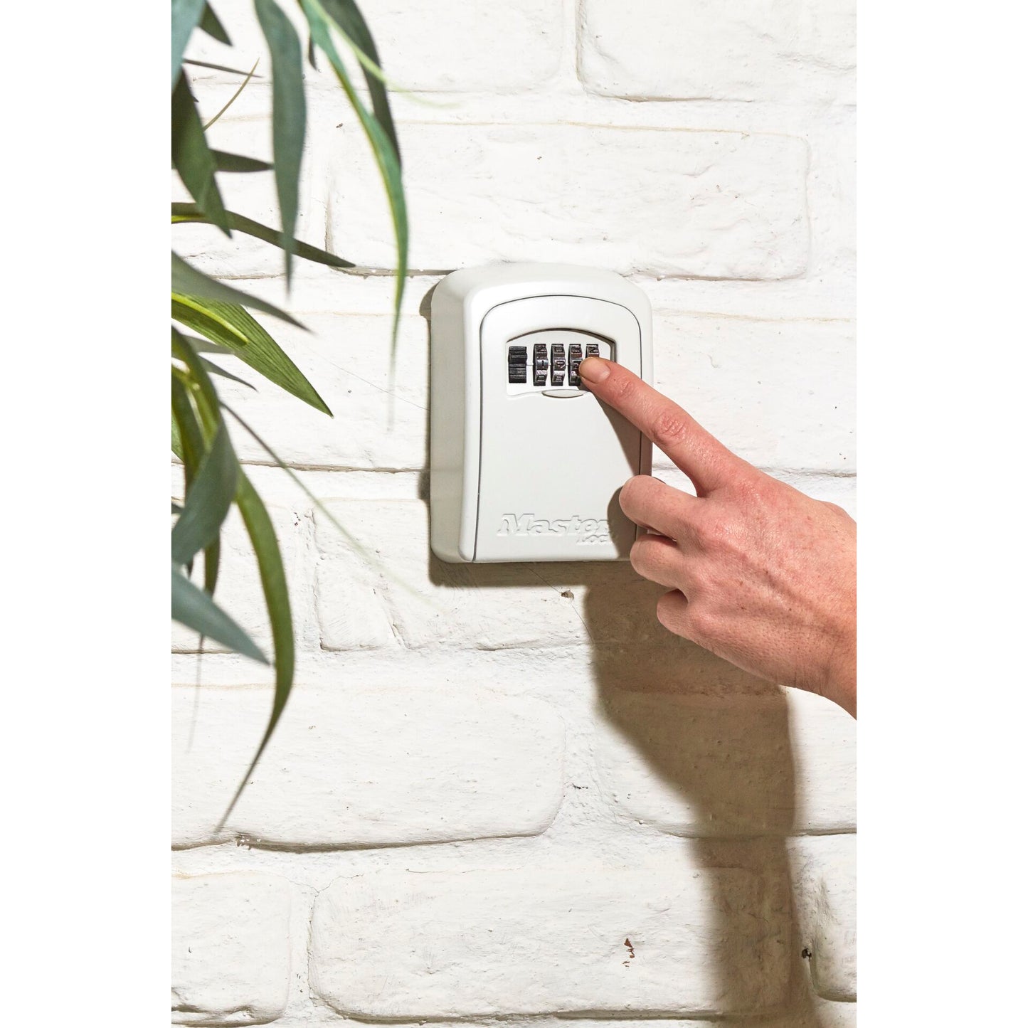 Master Lock Medium Key Safe w/ Combination Lock 5401EURDCRM