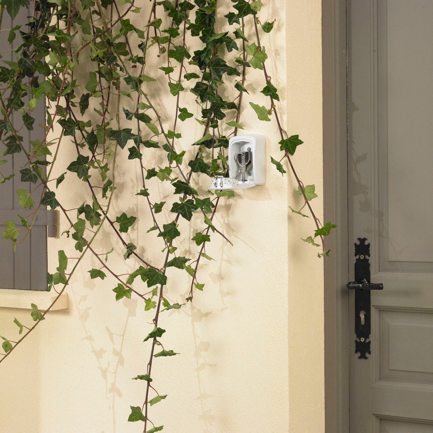 Master Lock Medium Key Safe w/ Combination Lock 5401EURDCRM