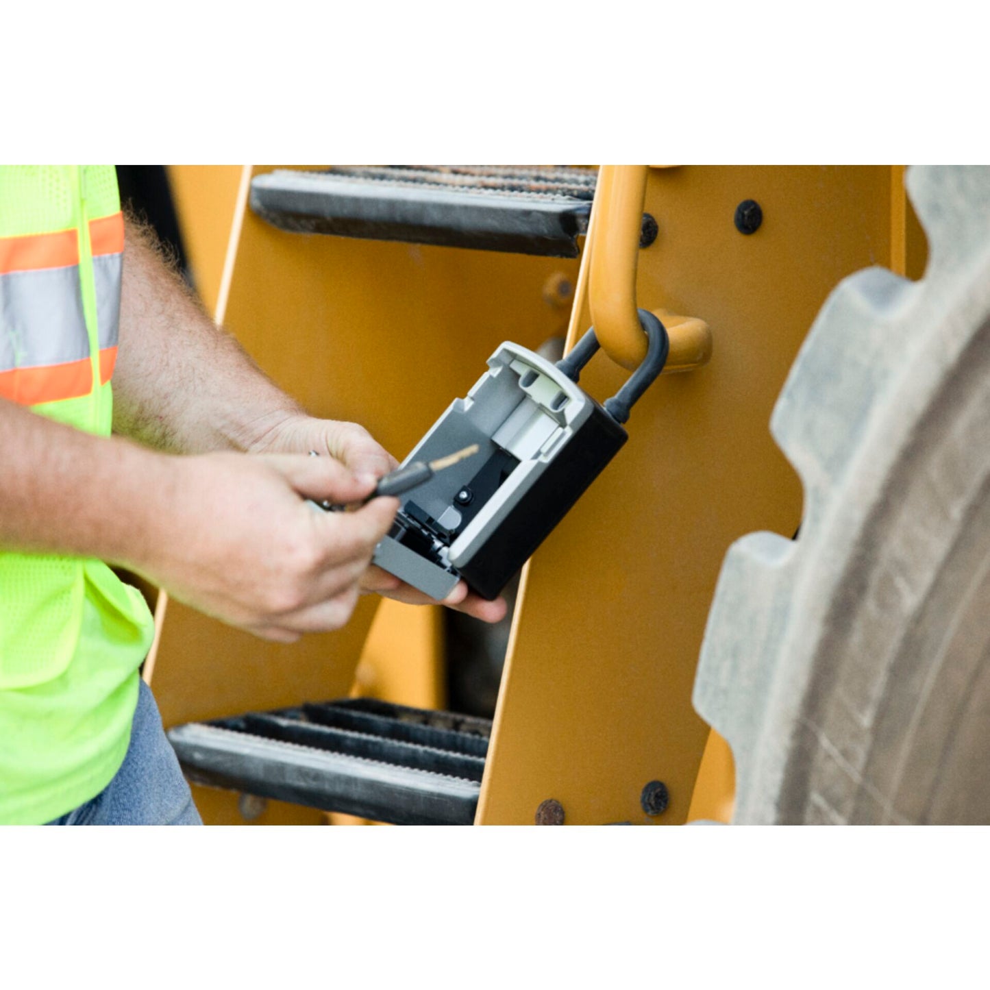 Master Lock Key Safe Bluetooth with Shackle 5440EURD