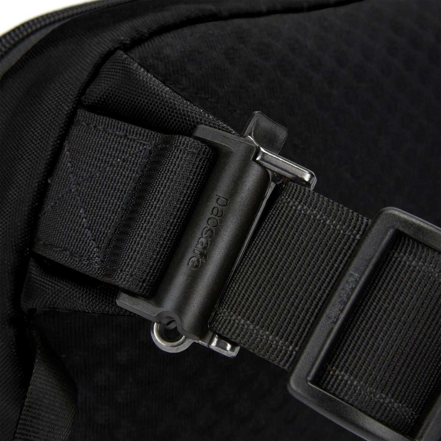 Pacsafe Metrosafe X urban sling black