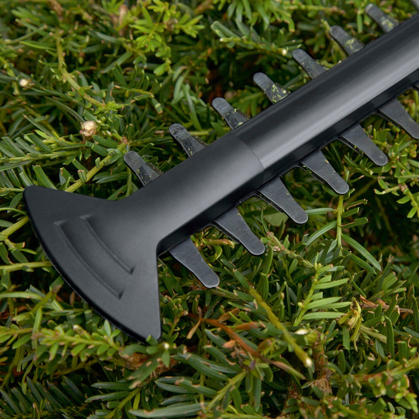 Bosch EasyHedgeCut 18-45 solo Cordless Hedgecutter