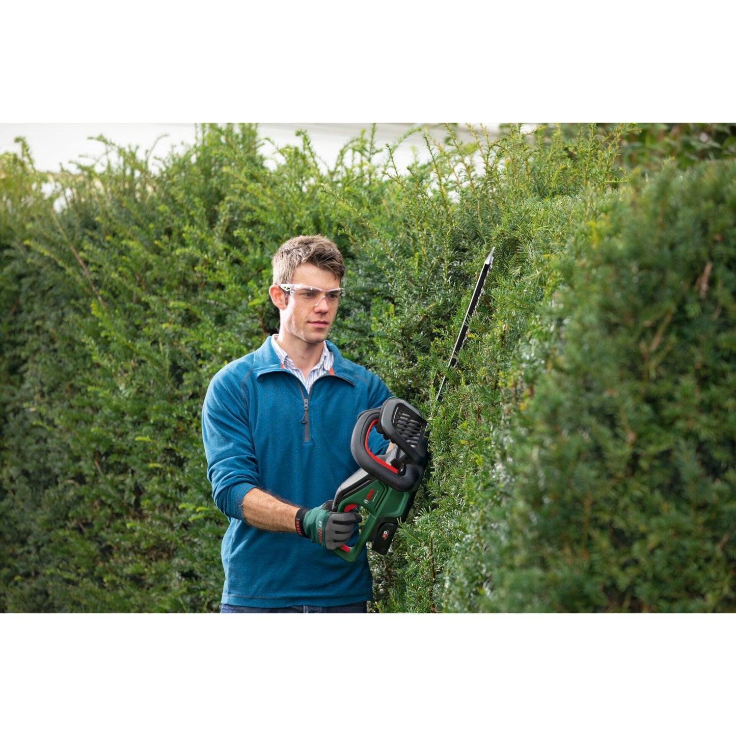 Bosch UniversalHedgeCut 18-50 Cordless Hedgecutter