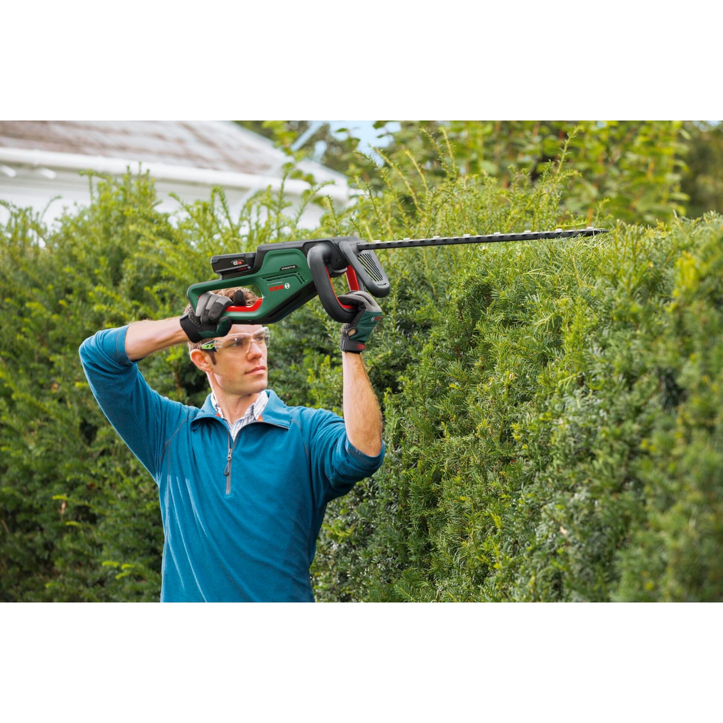 Bosch UniversalHedgeCut 18-50 Cordless Hedgecutter