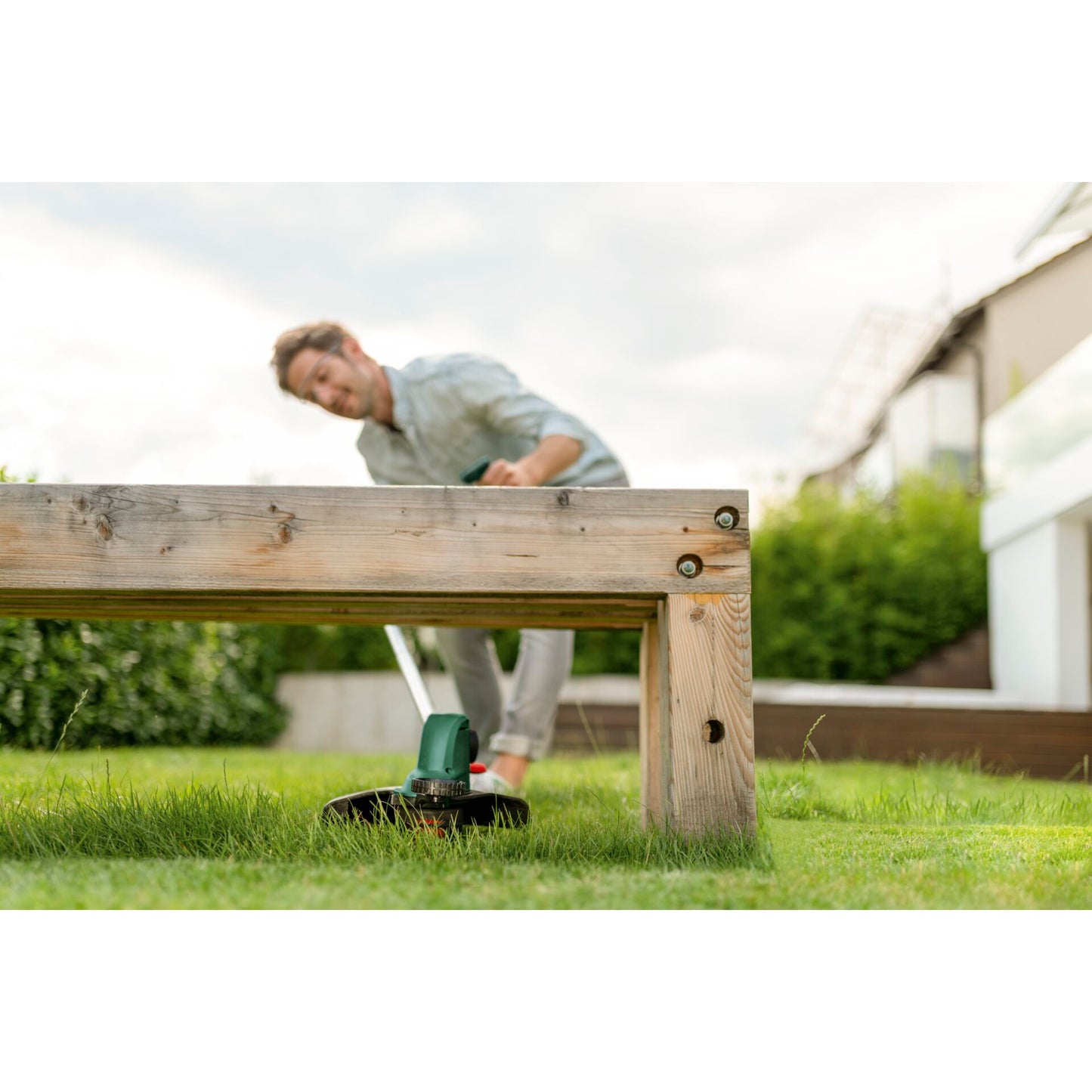 Bosch UniversalGrassCut 18-260 Cordless Grass Trimmer solo