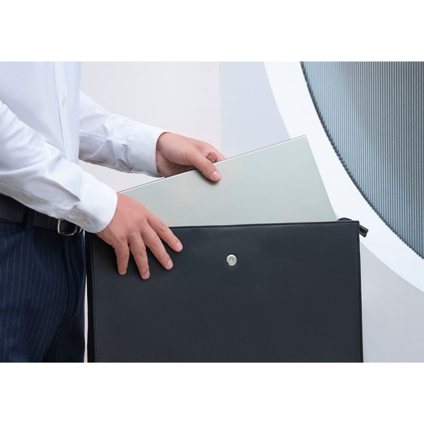 LC-Power LC-M16-4K-UHD-P-OLED Portable UHD Monitor