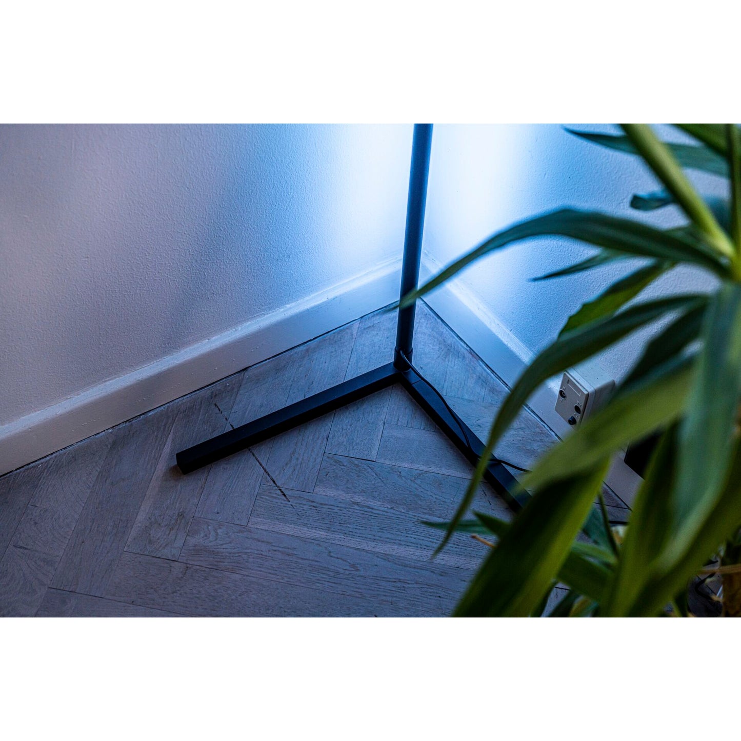 LBM Smart Corner Lamp