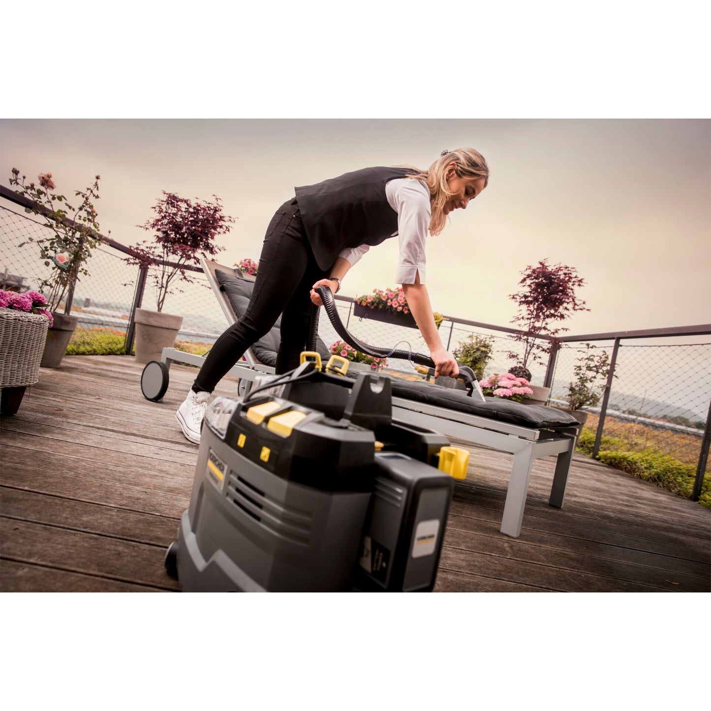 Kärcher Puzzi 9/1 Bp Adv Spray Extraction Cleaner